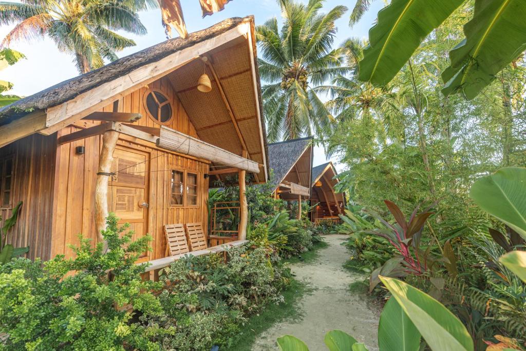 Queen Bahay Kubo Exterior
